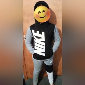 Nike sweatsuit set
